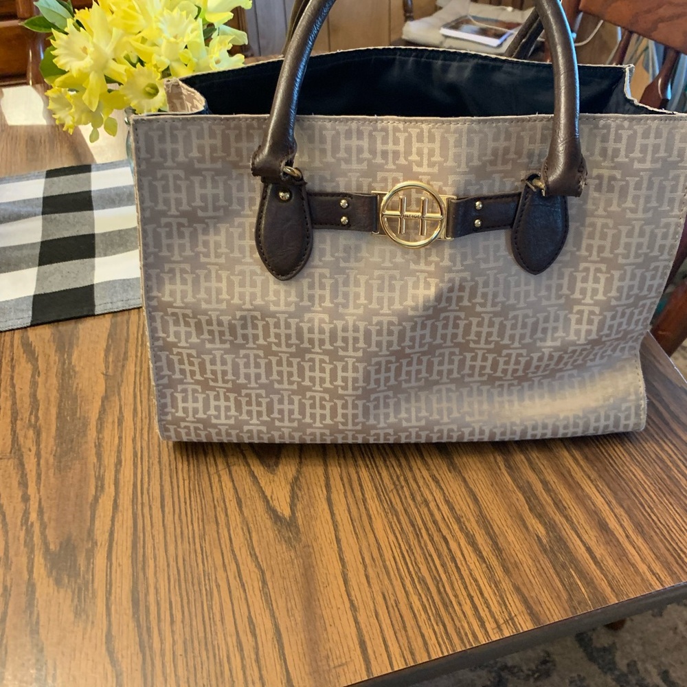 Tommy Hilfiger Cream and Brown Tote with Elegant Design